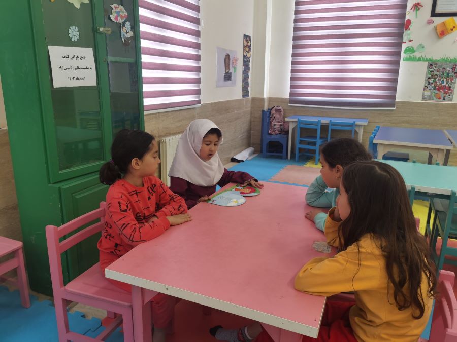 جمع خوانی کتاب توسط کودکان