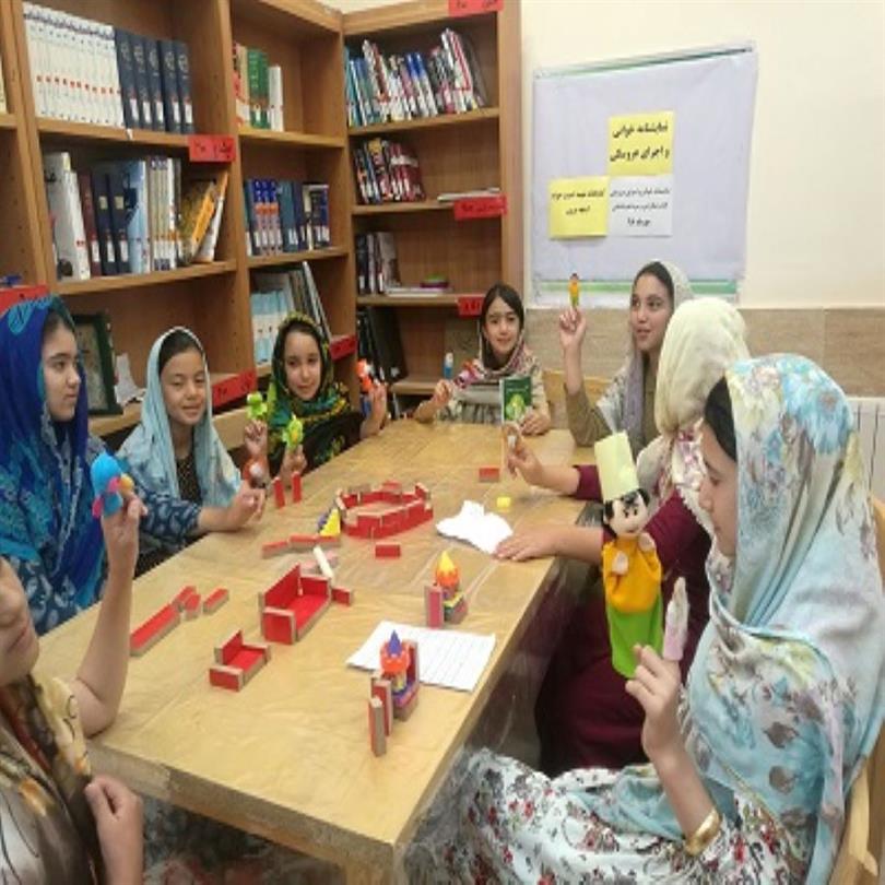 نمایشنامه خوانی و اجرای عروسکی در کتابخانه