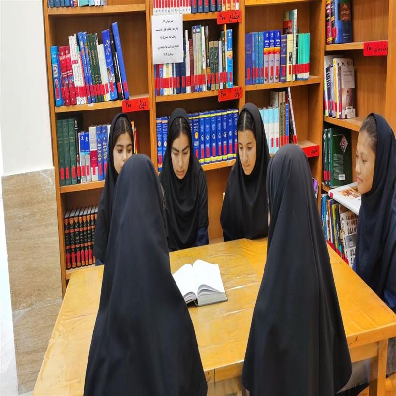 جمع خوانی در محل کتابخانه